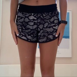 black/ white patterned lululemon tracker shorts